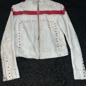 Selling Vintage Wilson leather Jacket, Size Medium , Dark red lining on inside.